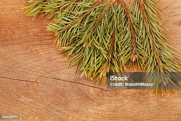 Abeto De Navidad Sobre Fondo De Madera Foto de stock y más banco de imágenes de Abeto - Abeto, Abeto Picea, Celebración - Ocasión especial