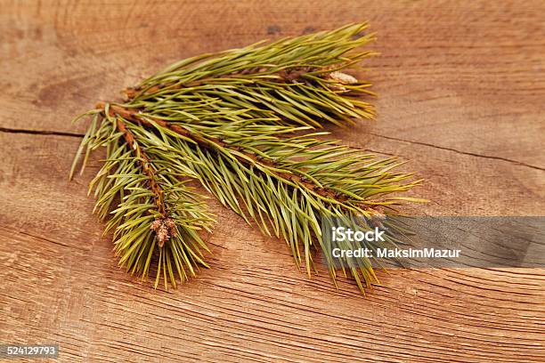 Abeto De Navidad Sobre Fondo De Madera Foto de stock y más banco de imágenes de Abeto - Abeto, Abeto Picea, Celebración - Ocasión especial