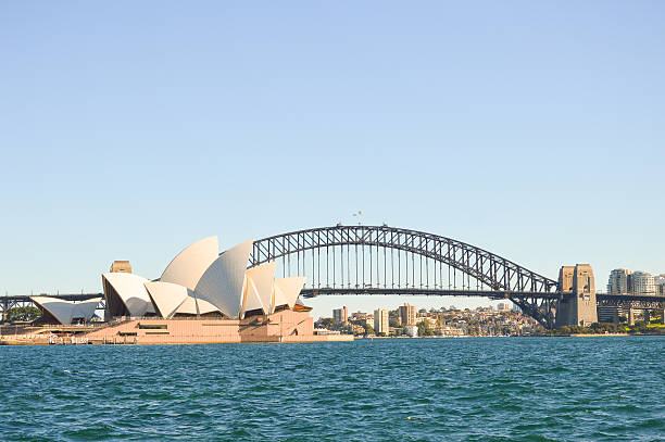 il sydney opera house e l'harbour bridge - sydney opera house sydney australia opera house bridge foto e immagini stock