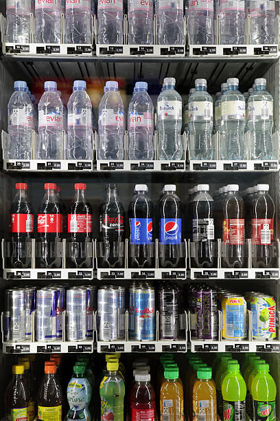 no alcohólica frascos - vending machine fotos fotografías e imágenes de stock