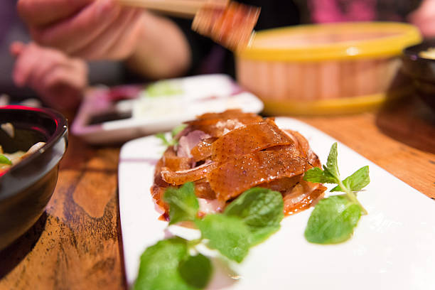Pato de Pequim servido em um prato - foto de acervo