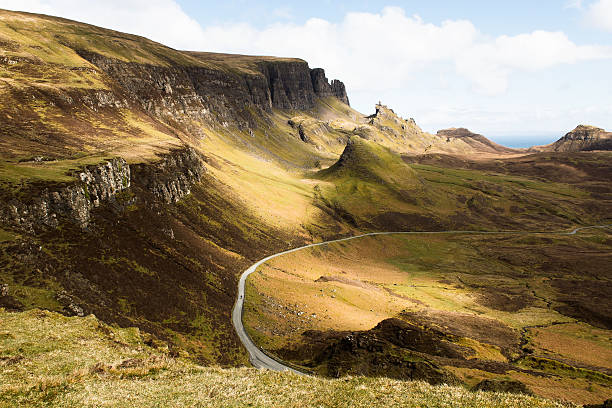 el quiraing;  isla de skye, escocia - great scottish run fotografías e imágenes de stock