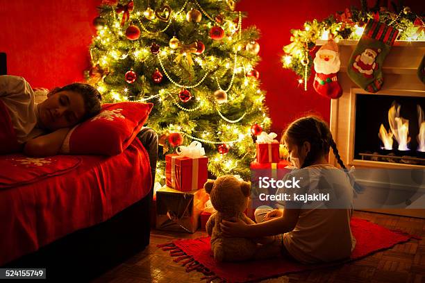 Noche De Navidad Foto de stock y más banco de imágenes de Navidad - Navidad, Dormir, Niño