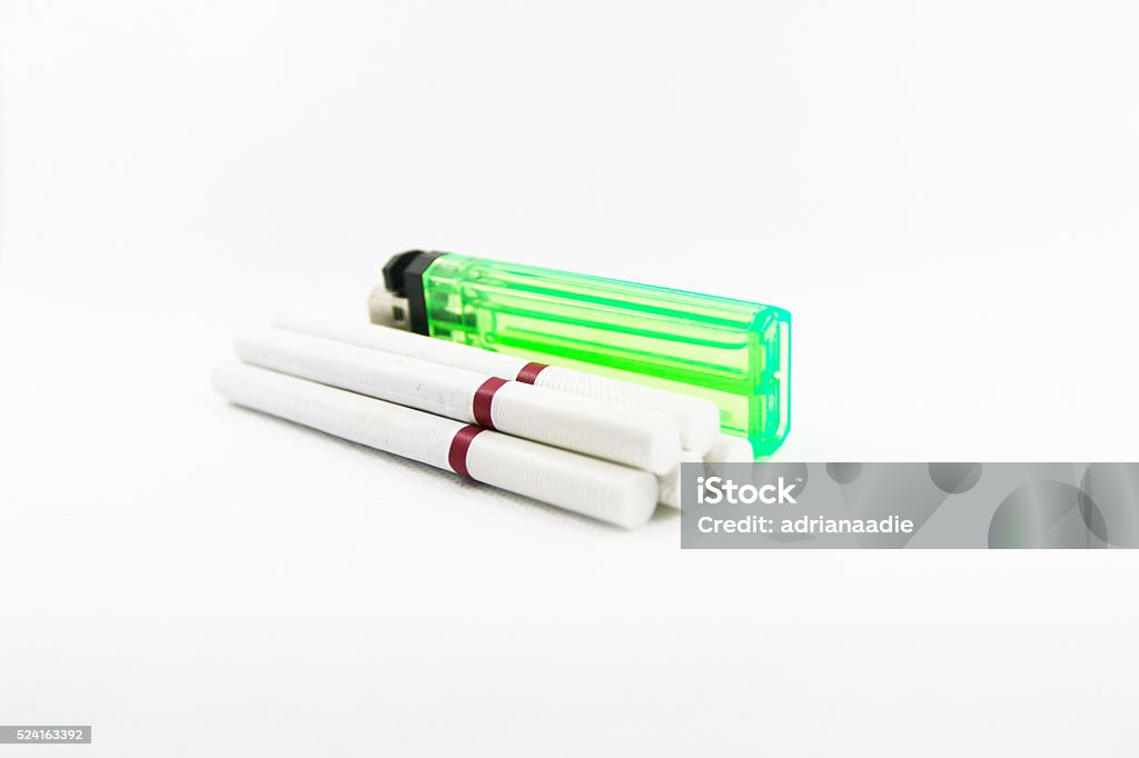 Branco cigarros e mais leves - Foto de stock de Adulto royalty-free