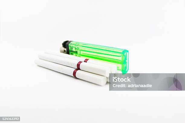Foto de Branco Cigarros E Mais Leves e mais fotos de stock de Adulto - Adulto, Aromaterapia, Cigarro