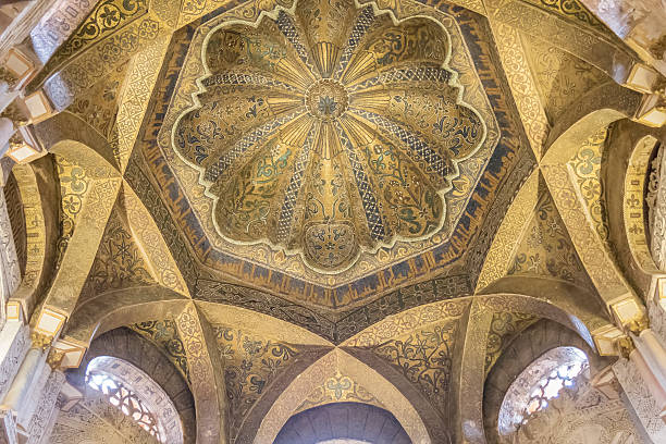 cattedrale di moschea di cordova, spagna - la mezquita cathedral foto e immagini stock