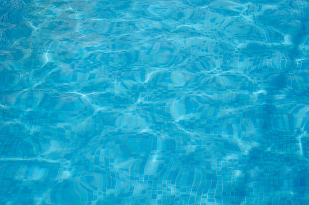 Rinfrescante piscina cyrystal chiaro - foto stock