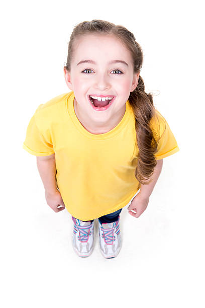 hermoso retrato de niña mirando hacia arriba. - isolated on white full length lifestyles yellow fotografías e imágenes de stock