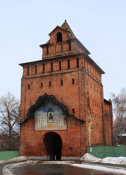 istock Pyatnitsky gates in Kolomna Kremlin, Russia 524227657
