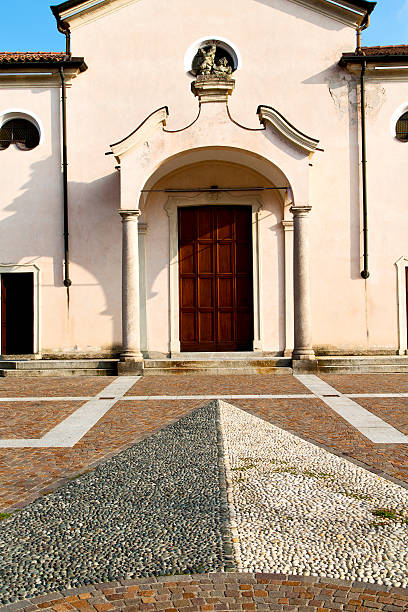 istock church  in  the mozzate   closed brick  sidewalk italy  lombard 524227949