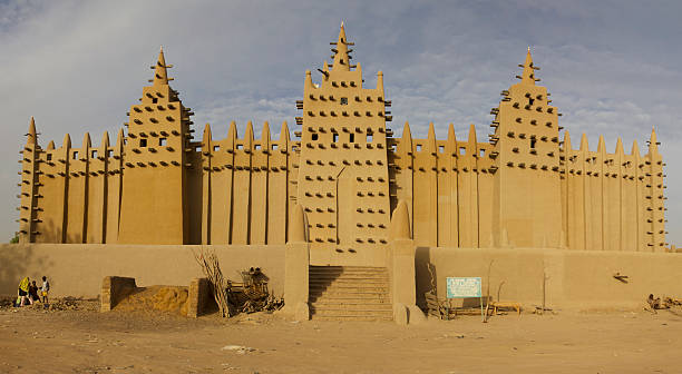 Djenne,Mali-March 13th 2006:A busy and colourful market scene in front of the great mud Mosque in the Saharan town of Djenne