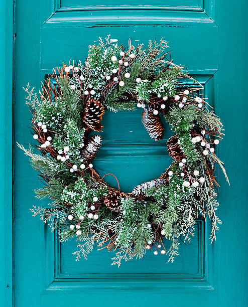 istock Holiday Wreath On Green Door 524259139