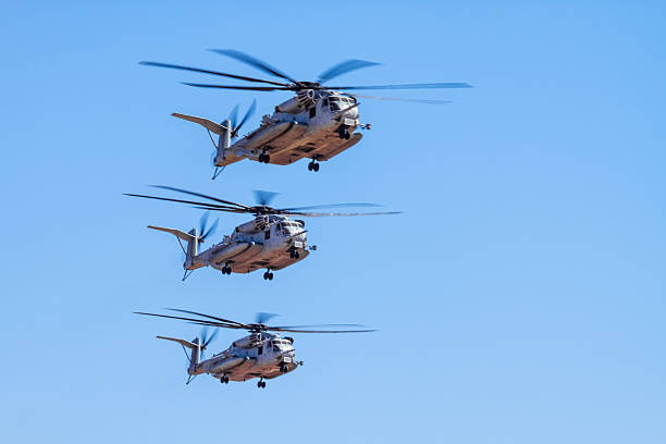 3 チャンネル-53e スーパースタリオン（sikorsky )ヘリコプター形成 - us marine corps ストックフォトと画像