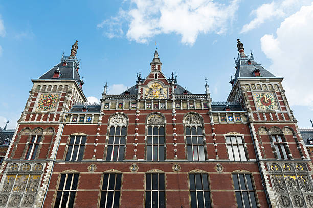istock Facade of the Central Train Station in Amsterdam 524290271