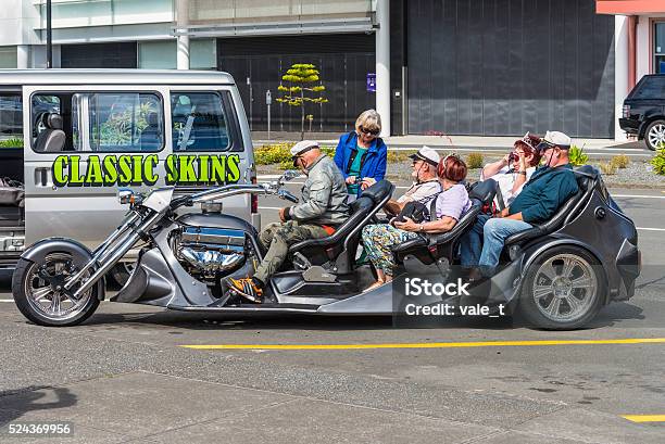 Foto de Cinco Lugares Trikey Motocicleta Visto Em Napier Nova Zelândia e mais fotos de stock de Triciclo motorizado