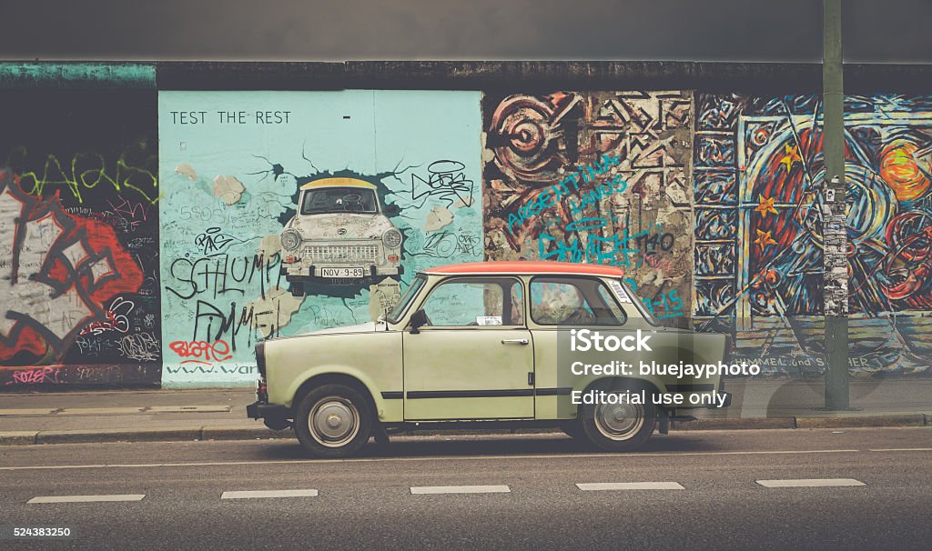 Berliner Mauer in der Osten Seite Galerie mit Trabant, Berlin, Deutschland - Lizenzfrei Berlin Stock-Foto