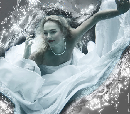 underwater bridal photo
