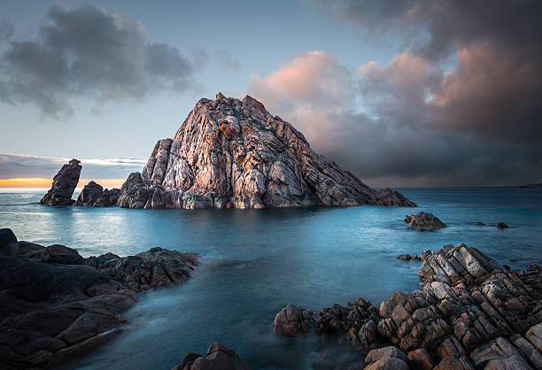 sugarloaf rock, cabo naturaliste, australia occidental - margaret river fotografías e imágenes de stock