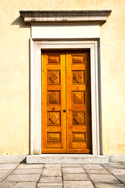 the ternate rusty brass brown pavement sidewalk the taino rusty brass brown knocker in a  door curch  closed wood italy  lombardy ternate stock pictures, royalty-free photos & images