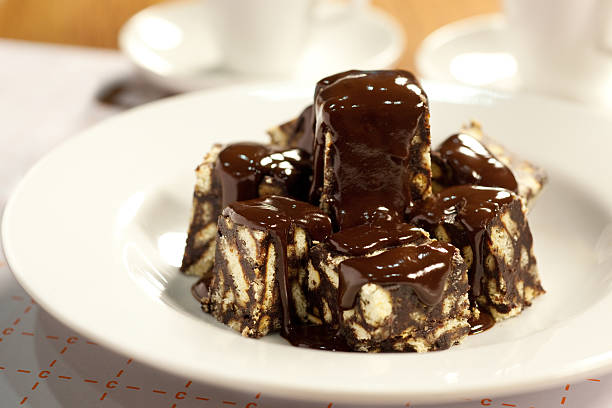 Pavê de Bis Cremoso: Chocolate, Crocante e Fácil! - receita deliciosa profissional - passo 2