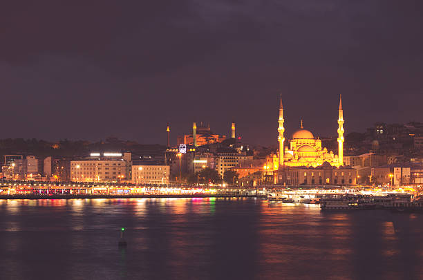 istock Istanbul Cityscape At Dusk 524512553