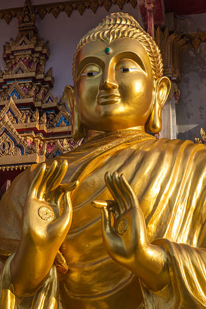 buddha wat, na tailândia - praye - fotografias e filmes do acervo