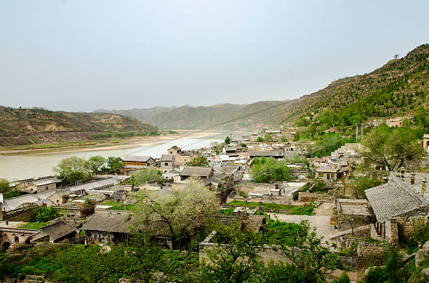 antiguo pueblo en la provincia de shanxi, china - shaanxi province river huang he china shanxi province fotografías e imágenes de stock