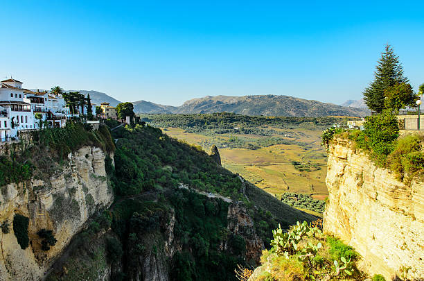 ronda de una colina ciudad en españa - ronda spain rhonda bridge fotografías e imágenes de stock