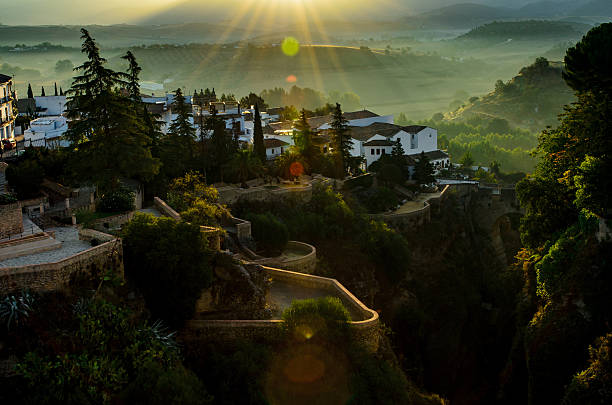 ronda en el amanecer, españa - ronda spain rhonda bridge fotografías e imágenes de stock