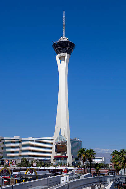 torre estratosfera em las vegas - stratosphere - fotografias e filmes do acervo