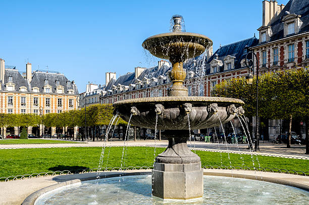 istock Place de Vosges with fountain in Paris 524625379