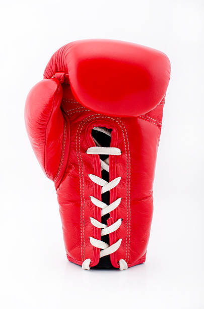 gants de boxe rouges - boxing glove sports glove isolated old photos et images de collection