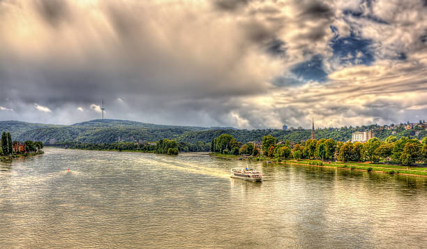 река рейн возле koblenz, германия - koblenz rhine river river city стоковые фото и изображения