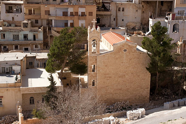 cristão aramaico aldeia de maalula, síria (antes da guerra civil - aramaic imagens e fotografias de stock