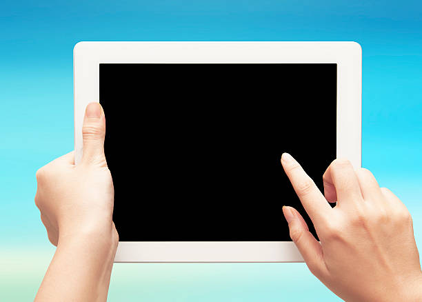 female teen руки с помощью tablet pc на фоне голубого неба - cloudscape computer business mobile phone стоковые фото и изображения