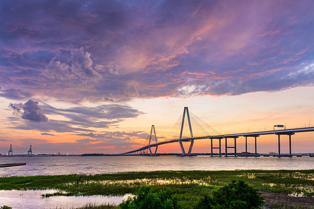 ravenel-brücke in charleston - coastal sunrise stock-fotos und bilder