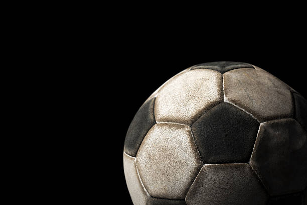 stary piłka nożna na czarne tło - soccer ball old leather soccer zdjęcia i obrazy z banku zdjęć