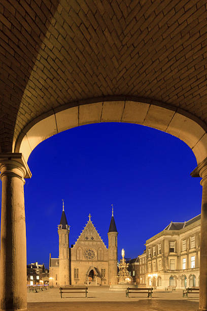 рыцари», зал на binnenhof в гааге - rose window architecture the hague netherlands стоковые фото и изображения
