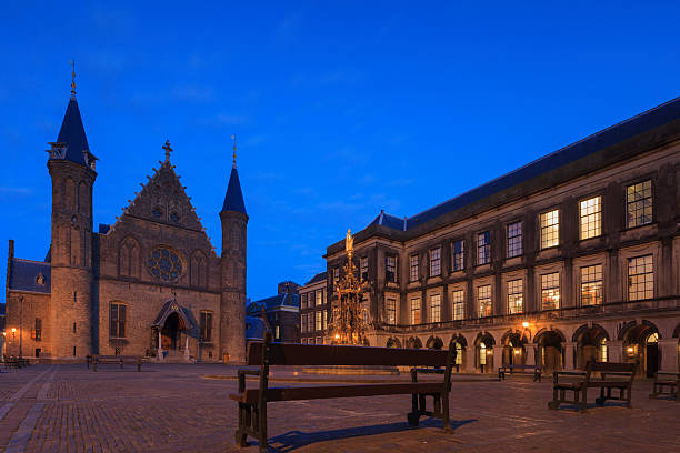 рыцари», зал на binnenhof в гааге - rose window architecture the hague netherlands стоковые фото и изображения