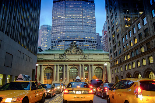 New York City, NY, USA – September 26, 2014: Yellow cabs in a traffic jam at Park Avenue viaduct in front of Grand Central Terminal. The terminal is the largest railway station in the world with regard to number of platforms and tracks. 