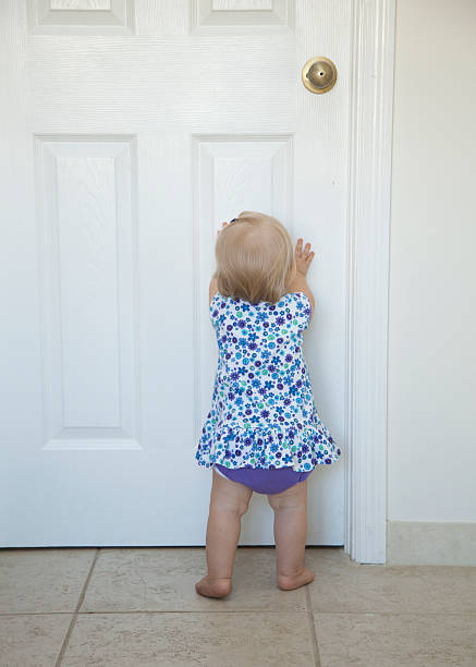 istock Little Girl at the Door 524773317