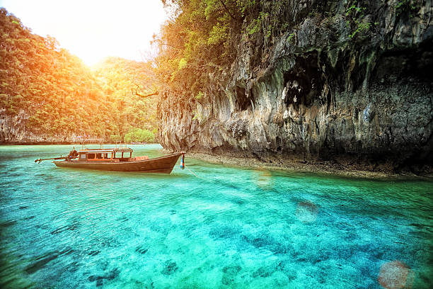 istock long boat at railay in Krabi, Thailand 524774293