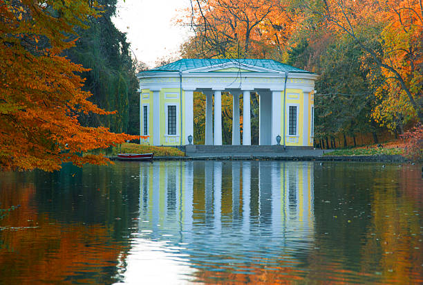 istock Autumn park lake scene 524775491