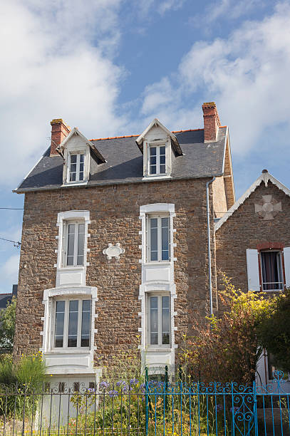 villa em saint malo - france holiday villa built structure vertical imagens e fotografias de stock