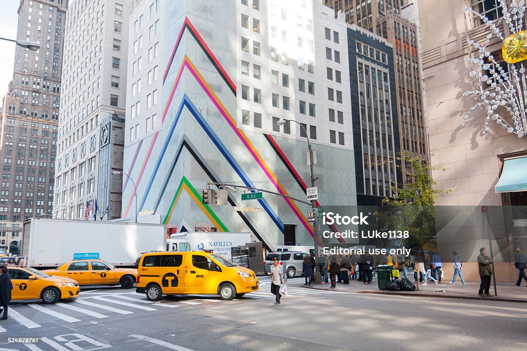 New Yorks 5th Avenue Stock Photo - Download Image Now - Louis Vuitton -  Designer Label, Car, City - iStock