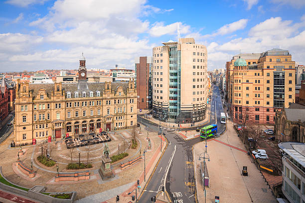 leeds city square - leeds england uk city famous place stock-fotos und bilder