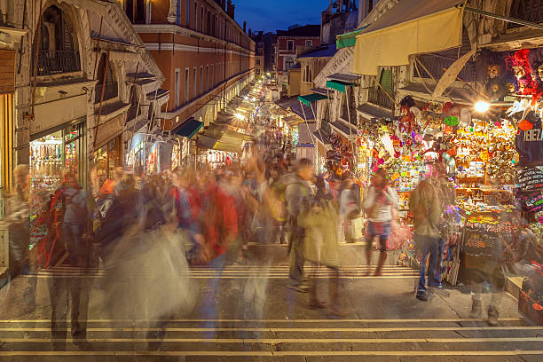 istock rush hour on the Rialto Bridge, Venice 524881753