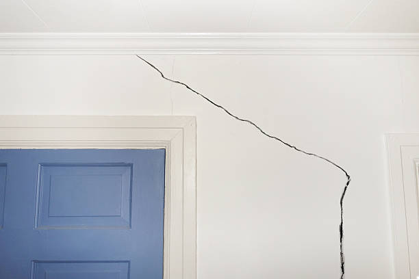 Cracked wall Crack in the wall of a home cracked stock pictures, royalty-free photos & images