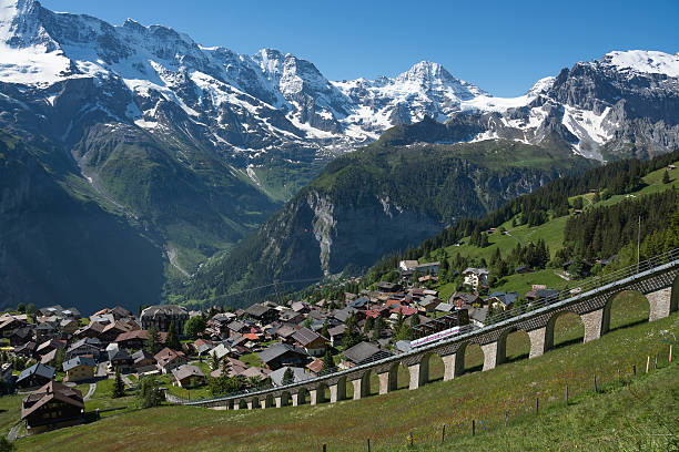 la ciudad de murren, suiza - muerren fotografías e imágenes de stock