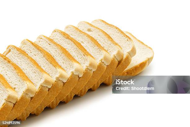 Foto de Fatias De Pão Isolado No Fundo Branco e mais fotos de stock de Agricultura - Agricultura, Alimentação Saudável, Almoço